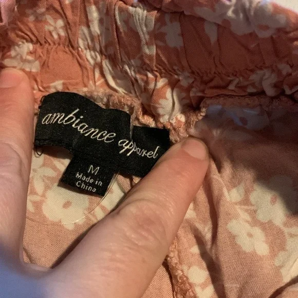 Pink floral stretchy waist with tie belt floral medium shorts with pockets - Picture 3 of 8